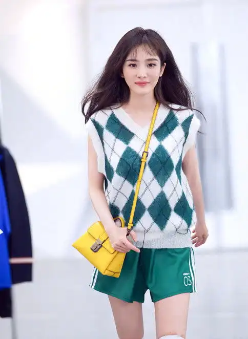 杨幂不愧是走潮流,69元帆布鞋都能穿出高级感,宁波女孩快来学学