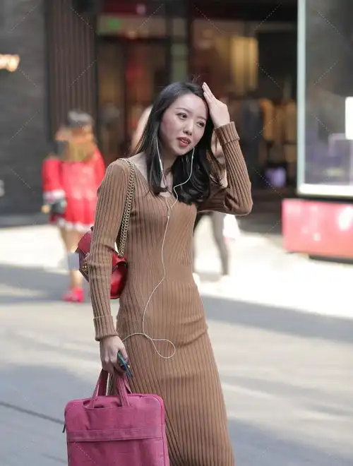 姜黄色针织连衣裙,时尚好看又成熟稳重,穿出轻熟优雅女人味