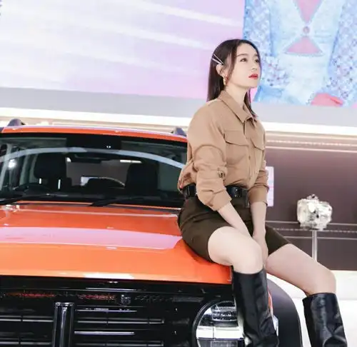 惊喜不断袁姗姗华晨宇硬糖少女亮相广州车展,现场人气爆满