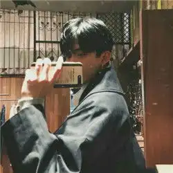 qq头像男生手机控霸气,自信满满的自拍帅哥图片