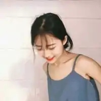 唯美露肩女生头像露肩膀的性感女生头像