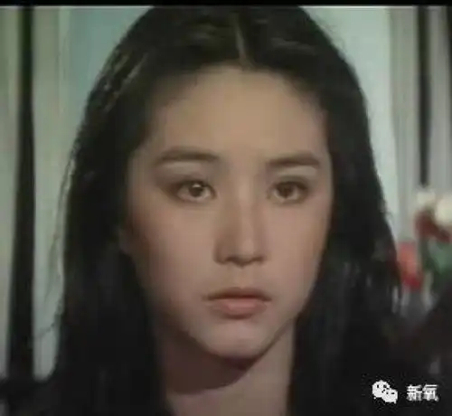 她因为长得丑被小s嘲笑了20多年,现在终于靠女儿打脸小s