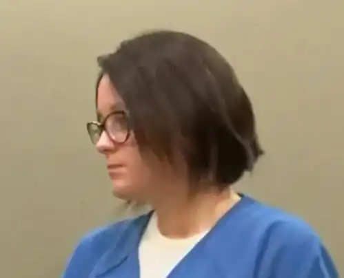 男友不想要孩子,美国女网红隐瞒怀孕,生一男一女装袋扔垃圾桶
