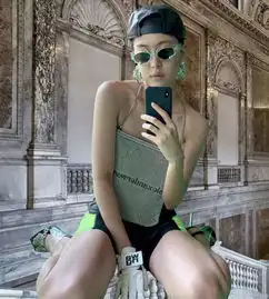 品牌故事自由不羁的alexanderwang向我们证明老娘依然是时尚界的no.1