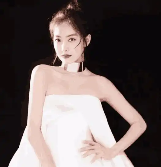 黄磊女儿颜值爆表,12岁美若天仙,穿着引领时尚前沿