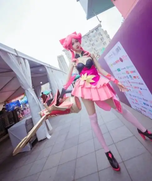 王者荣耀美女cos大小姐颜值高身材好