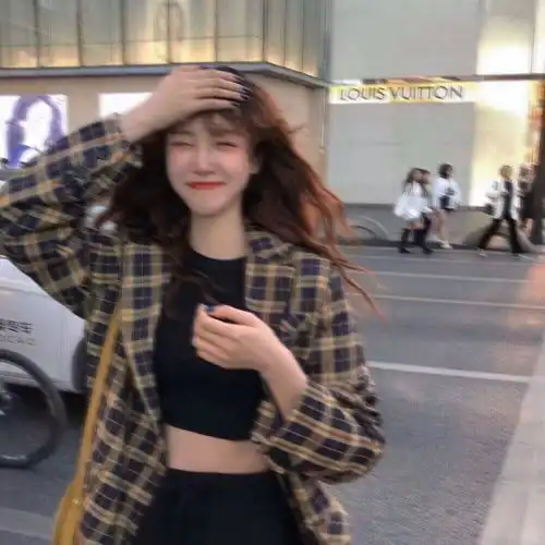 16岁女生遮脸头像高领毛