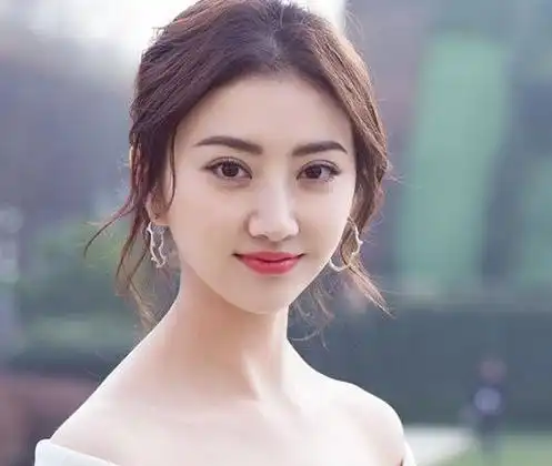 景甜小时候原来长这样,看上去判若两人,完美诠释女大十八变