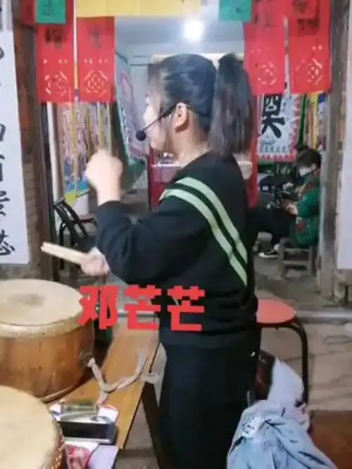 湖南湘北大鼓新生代优秀美女唱将邓芒芒激情四射桃源荆州常德澧洲大鼓九澧渔鼓非遗传承