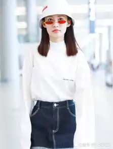 李沁终于穿对了,白色卫衣搭配短裙嫩成少女,原来越简单越时髦