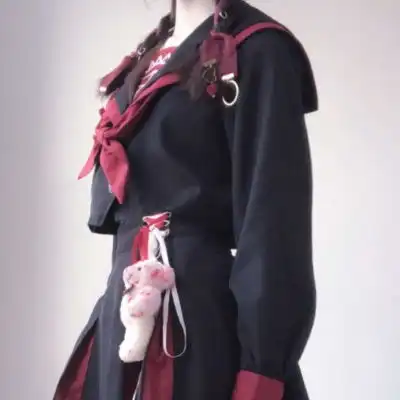 qq头像女学生穿校服大衣