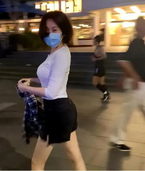 女生头像露身材真实一点许晴
