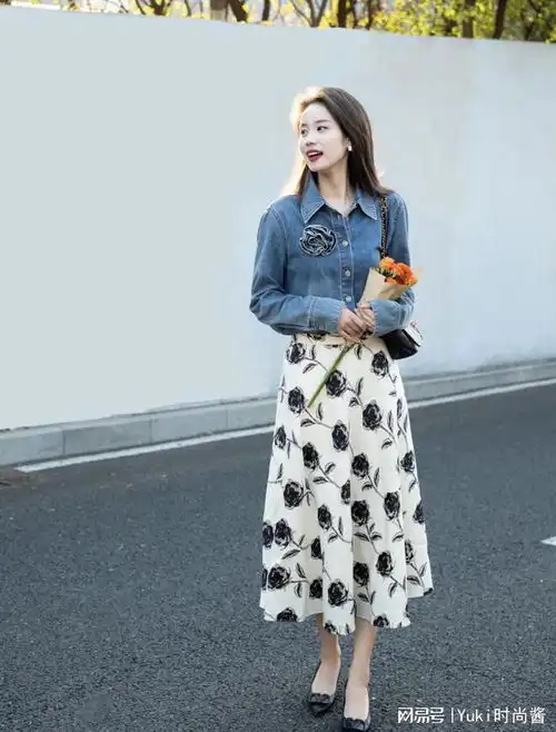 穿对是女神,穿错是村姑,碎花裙这样穿,轻松摆脱精致土