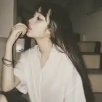 侧脸的头像女生