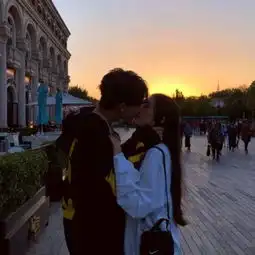 幸福背影情侣头像一对你是不一样的存在

