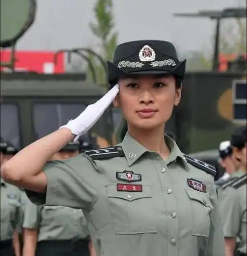 工作装美女头像军服