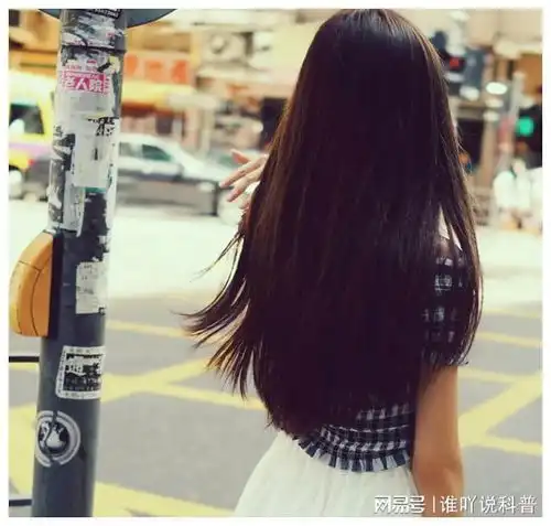山东一女子交往多个情夫,在两个情夫进房间时,她要求一个一个来