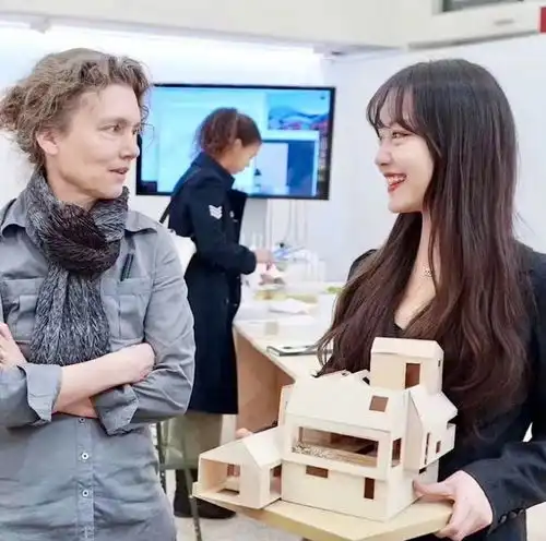 00后女生头像最新版哈佛