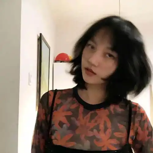 网易云热评每个人都会遇到一个不能在一起的人,放手舍不得,坚持又
