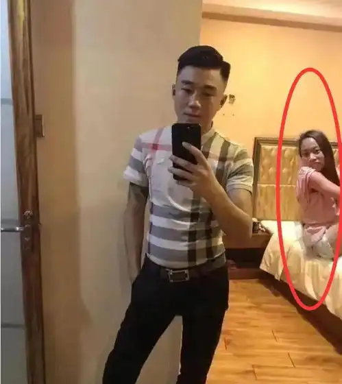 我兄弟发了一张他跟网红女友的照片,网友这可不是一般的网红啊
