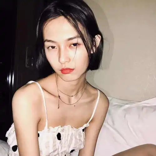 00后国际超模,宋威龙绯闻女友,厌世脸少女赵佳丽了解一下