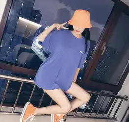 31岁李菲儿状态超好,粉色碎花连衣裙像20岁少女,黄晓明有点亏哦