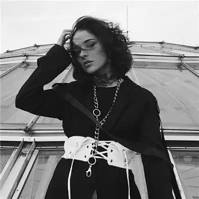 微信头像女高冷黑白井柏