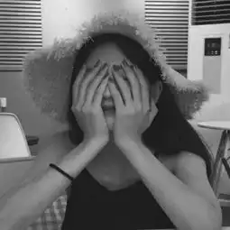 意境女生唯美清纯黑白头像陪我走到最后的也仅有我自己而已