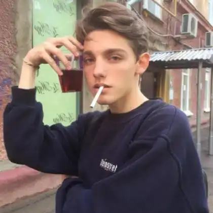 男生头像气质成熟,我看到的是满目的青春