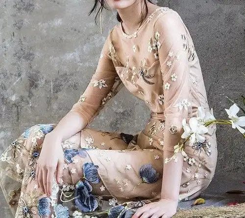精美刺绣网纱裙,显瘦又唯美,做一个气质出众的美女子