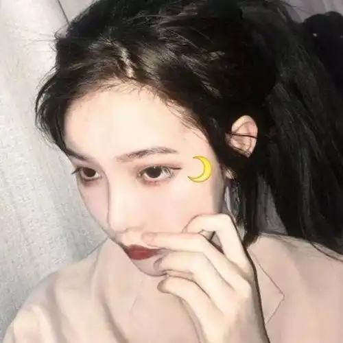 女生头像即使捂住了嘴巴,喜欢还是会从眼睛里跑出来