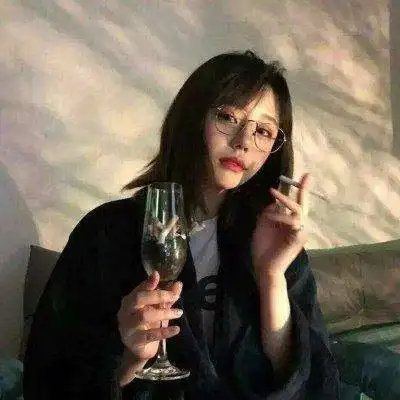 妹子,穿着裙子来工地上干活,这样不好吧