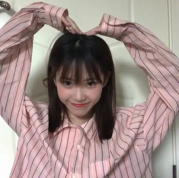 青春少女心头像背景图你咋这么甜,小手还软乎乎的