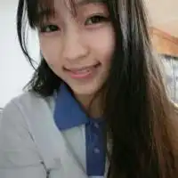 穿校服的女生头像要求干净自然长发让人一看就知道是个好学生的头像