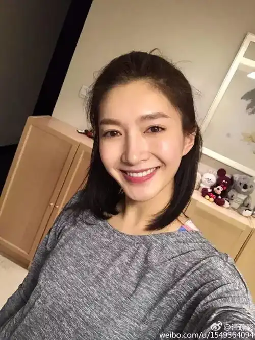 江疏影的脸瞬间变小变白了她是怎么做到的
