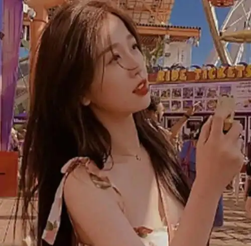 女星爱逛迪士尼,鞠婧祎青春无敌,关晓彤可爱暴击虞书欣最女神范