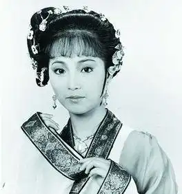 她曾是香港第一美女也是第一丑女,低调嫁入豪门,今被宠成公主