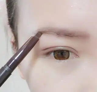 夏日冰爽活力大眼女孩妆