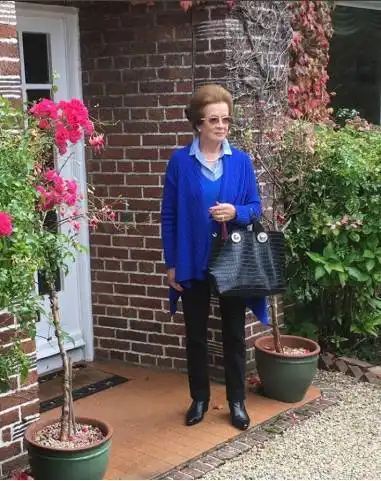 年龄就是个number爱尔兰一网红奶奶潮儿范十足,百变换装秒杀18岁少女