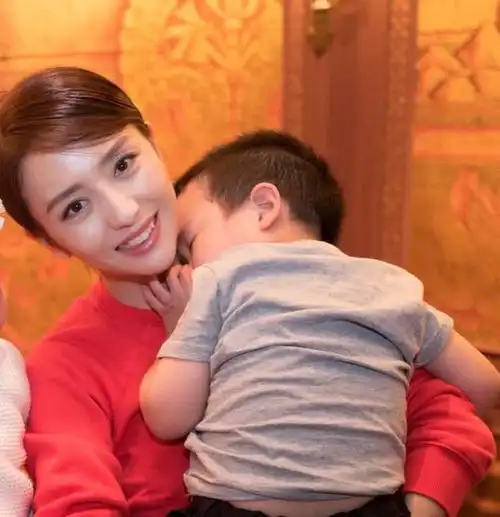 5对离婚明星夫妻,有的持刀伤老公,有的主动退出娱乐圈