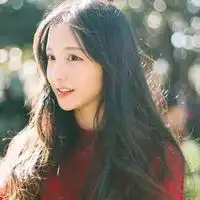 女生头像阳光微笑戴帽子