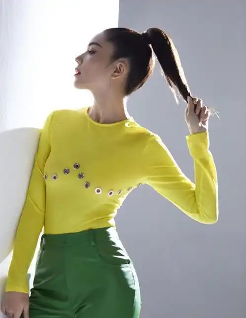 粉红女郎大片曝光殷桃红唇风情,宋轶粉裙少女,赵今麦青涩