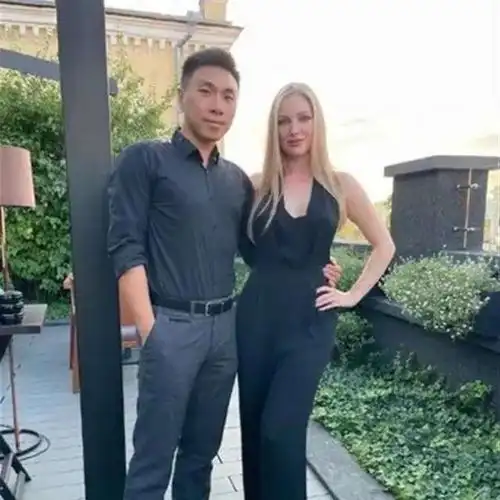 学渣梅爱偲娶18岁美女住3000平豪宅的背后,藏着肮脏产业链