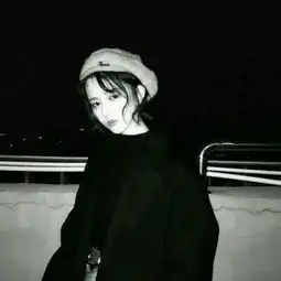 qq头像女生黑白世界你融入不了实话不中听谎话更迷人