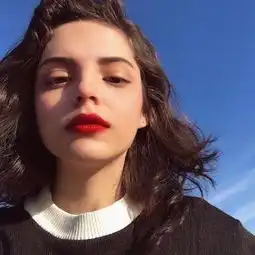 2018qq头像女生欧美范青春活力万家灯火不及你眼底盈盈月色