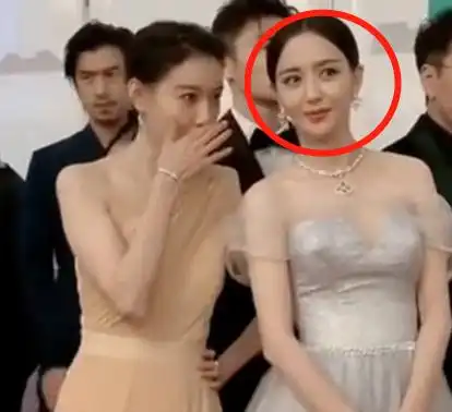 生过孩子的女明星优越在哪儿当佟丽娅高露无痕裙同框,懂了