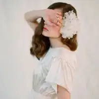 帮我找一下这个头像的情侣头像,像似的也行