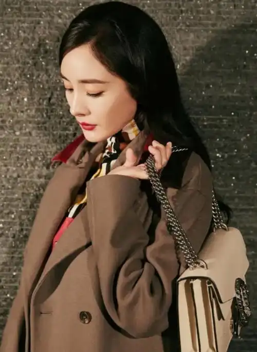 女生冬季想要穿的优雅成熟,学学杨幂的知性穿搭,轻松穿出高级感
