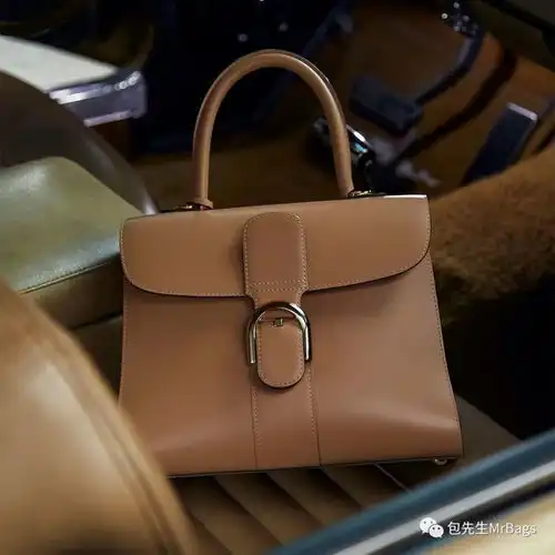 职场人必看高级百搭还显气质的通勤包大总结