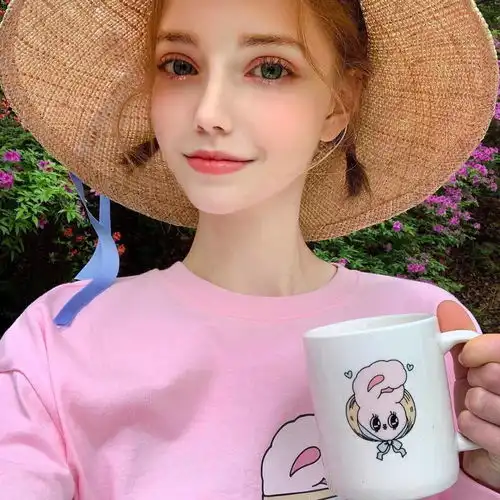 模特界的人间芭比自曝每张照片都是精修后发出,离开p图像变了个人